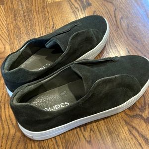 Slip on J/Slide sneakers with platform sole- forest green suede